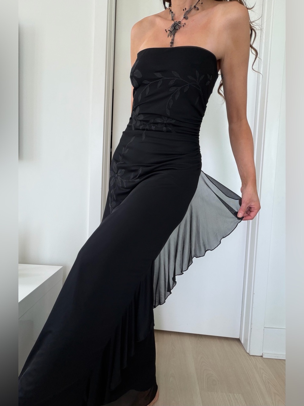 VTG Y2K formal floral shimmer blk strapless maxi gown w/matching necklace!